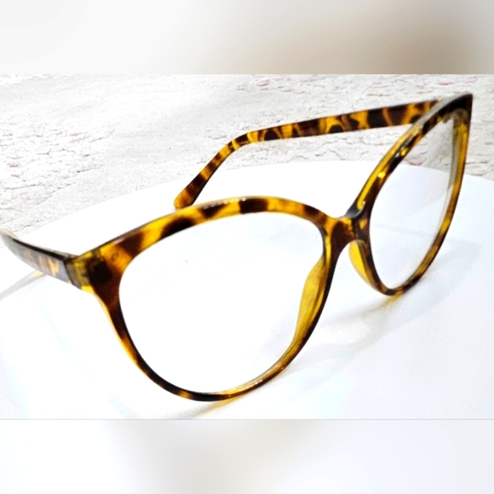 🌟NEW Vintage Clear Lens Women's Tortoise and Red Cat Eye Oversized Glasses🌟 - Picture 3 of 10